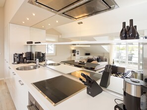 Kühlschrank, Mikrowelle, Ofen, Geschirrspüler