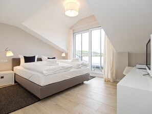 2 bedrooms, in-room safe, WiFi, bed sheets