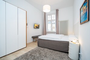 2 bedrooms, in-room safe, WiFi, bed sheets