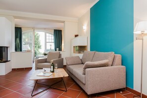 TV, fireplace - Villa Dora, App. 01, Germany (Heringsdorf)