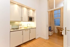 Kühlschrank, Mikrowelle, Geschirrspüler