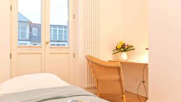 3 quartos, cofres nos quartos, Wi-Fi, roupa de cama