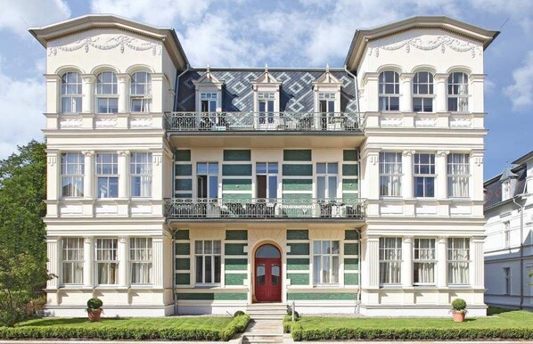 Unclassified image, 1 of 16, button