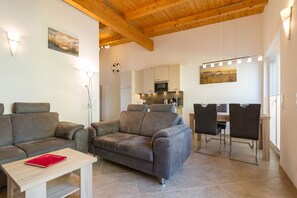 Unclassified image, 2 of 22, button