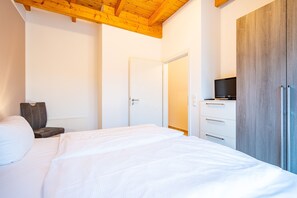 Unclassified image, 3 of 22, button