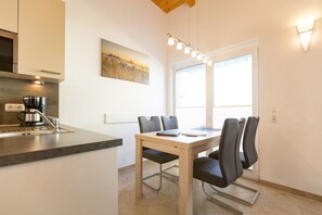 Unclassified image, 4 of 22, button