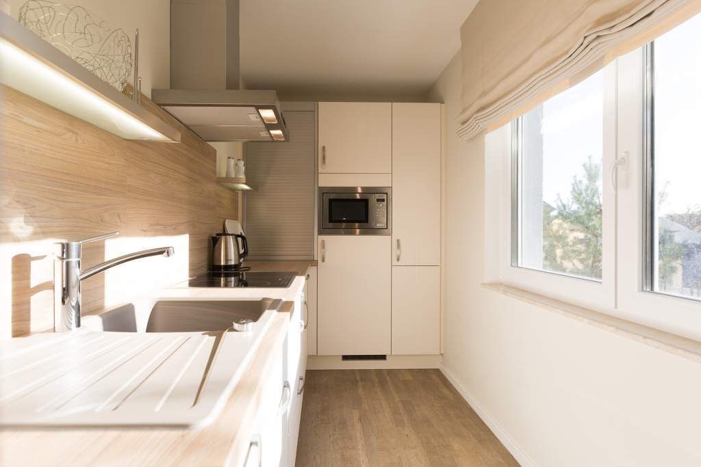 Réfrigérateur, micro-ondes, lave-vaisselle, cafetière/bouilloire