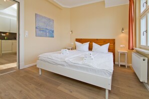 2 Schlafzimmer, Schreibtisch, Reisekinderbett, WLAN