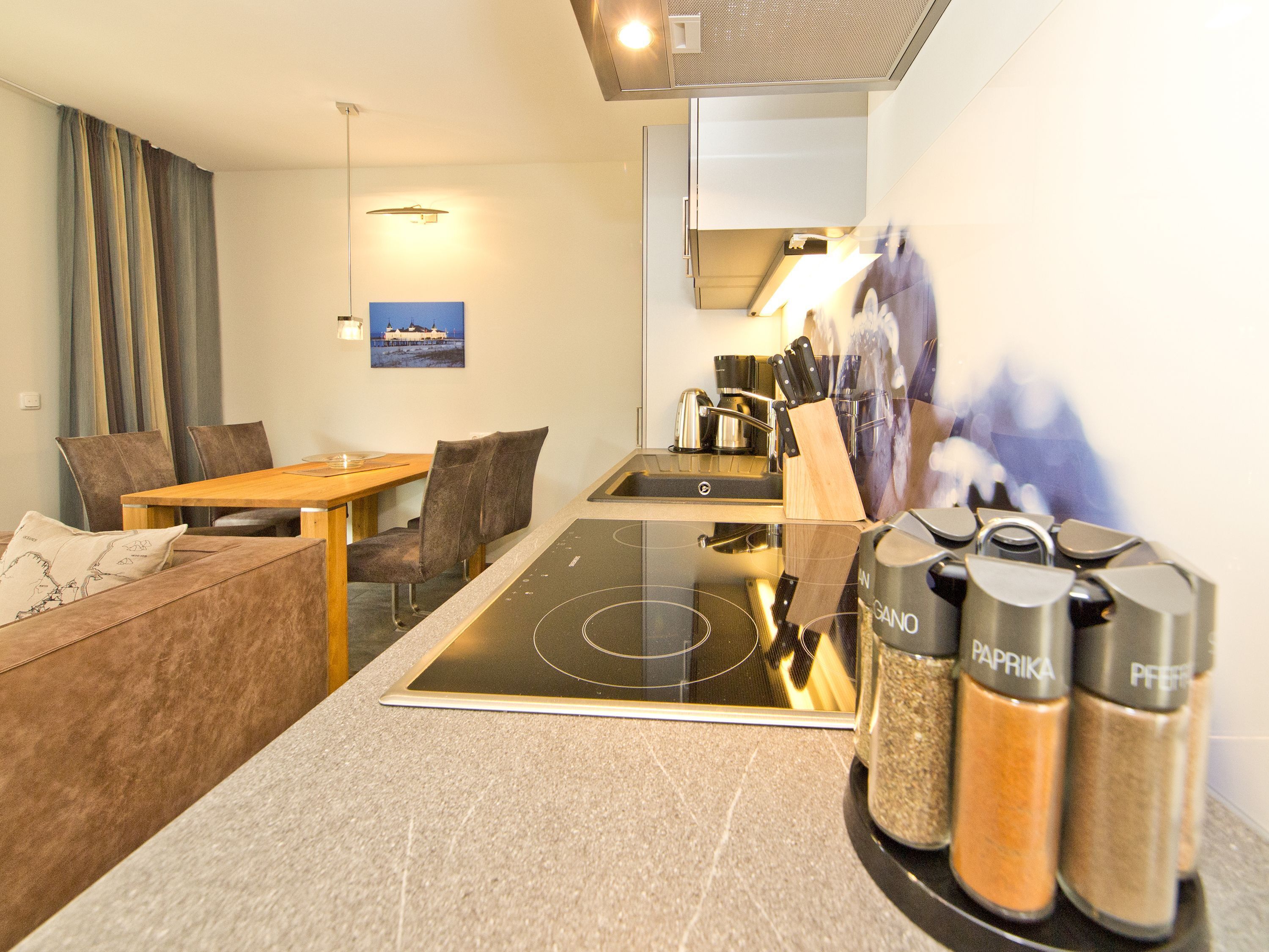 Refrigerador, microondas, lavavajillas y cafetera y tetera 