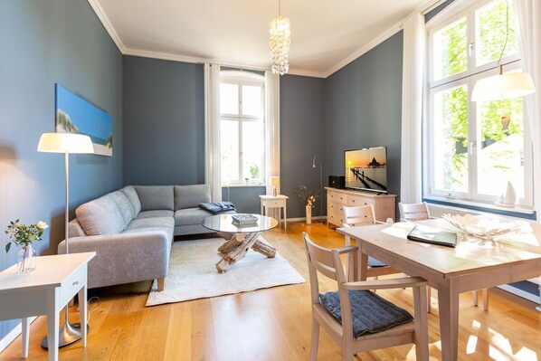 TV, fireplace - Villa Charlottes Höh, App. 6 (Heringsdorf)