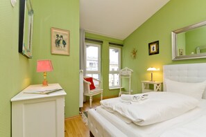 1 bedroom, WiFi, bed sheets