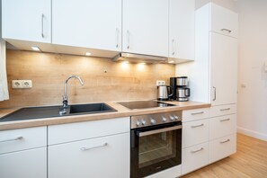 Fridge, oven, dishwasher, coffee/tea maker