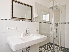 Shower, hair dryer, towels - Dünenpalais, App. 18 (Heringsdorf)