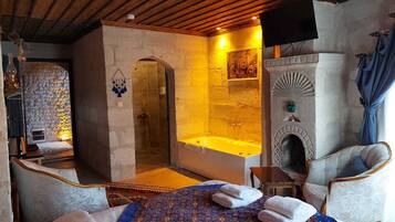 Deluxe-Zimmer | Individuell dekoriert, individuell eingerichtet, Schreibtisch