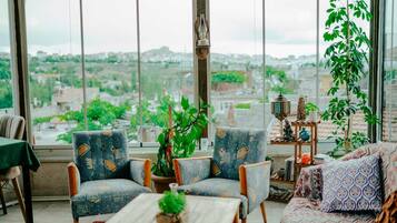 52-inch LED TV with cable channels, TV, heated floors