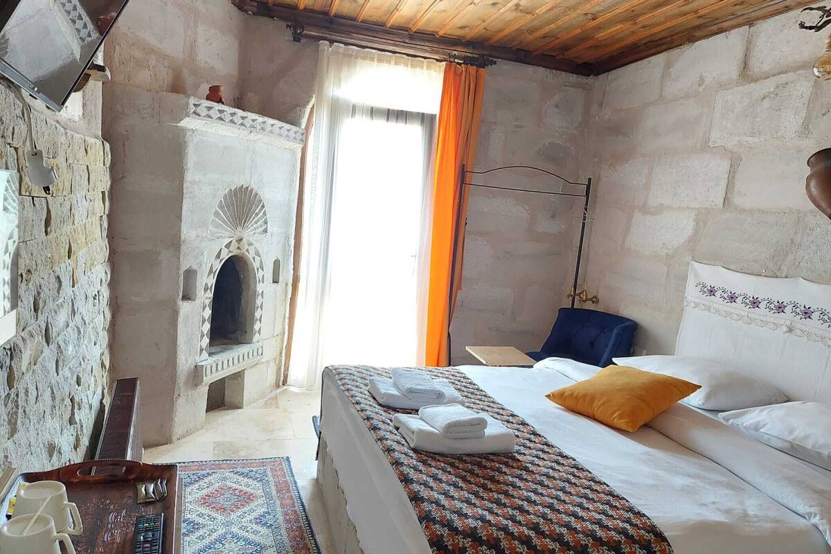 Classic Room | Desk, laptop workspace, iron/ironing board (on request), WiFi (free)