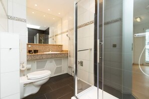 Dusche, Haartrockner, Handtücher