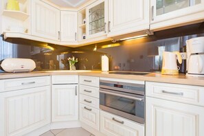 Kühlschrank, Mikrowelle, Ofen, Geschirrspüler