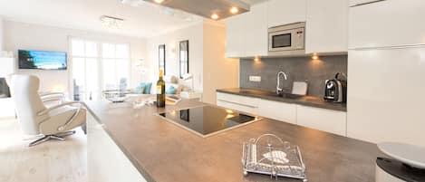 Kühlschrank, Mikrowelle, Ofen, Geschirrspüler