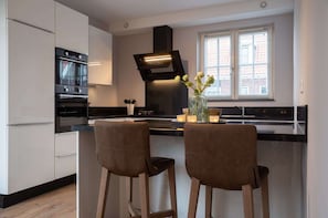 Microwave, oven, stovetop, dishwasher - Villa in Zeeland near Clean Beaches (Colijnsplaat)