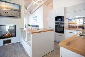 Refrigerador, microondas, horno y lavavajillas 