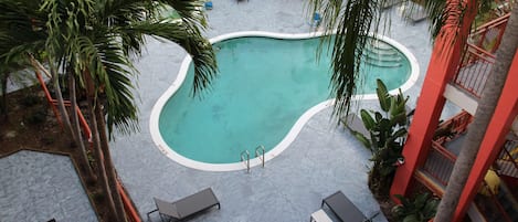 Piscine couverte, piscine extérieure