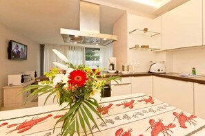 Køleskab, ovn, opvaskemaskine, kaffe-/temaskine