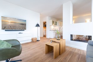 Televisie en een open haard