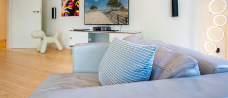 Télévision, cheminée