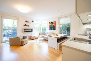 Televisie en een open haard