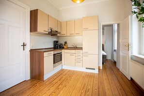 Fridge, oven, dishwasher, coffee/tea maker