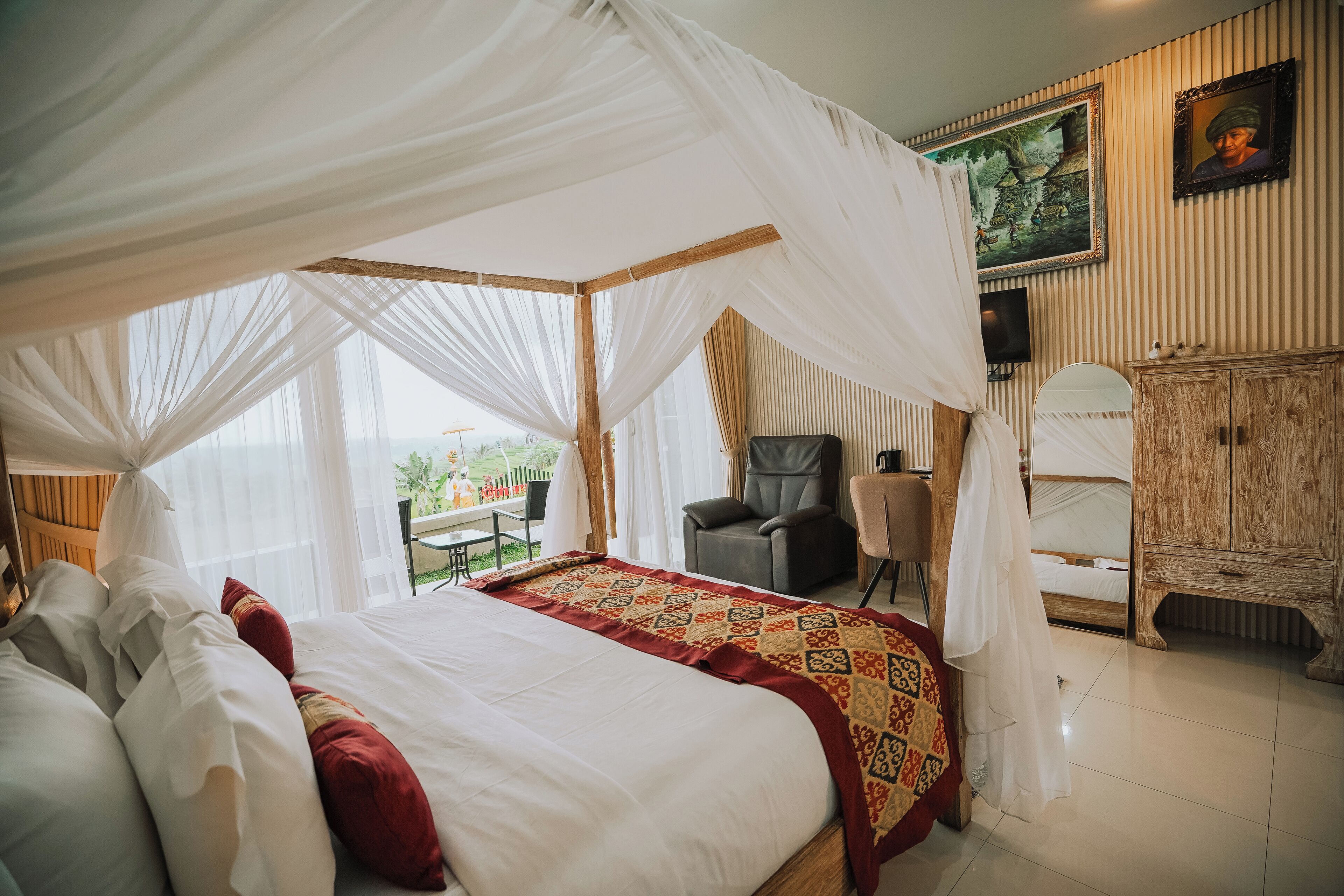 Escritorio, wifi gratis y ropa de cama 