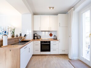 Fridge, oven, dishwasher, coffee/tea maker