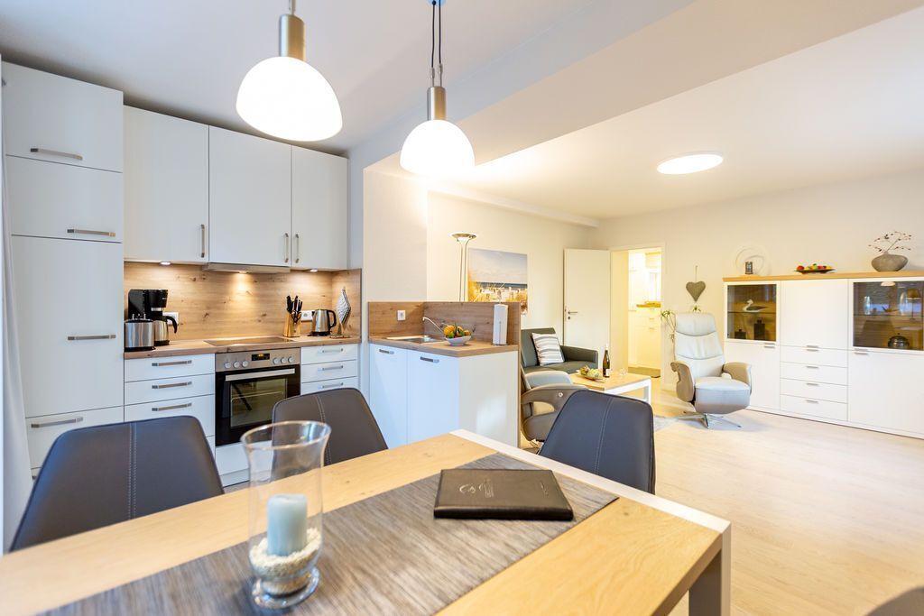 Fridge, oven, dishwasher, coffee/tea maker