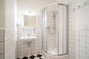 Dusch, hårtork och handdukar