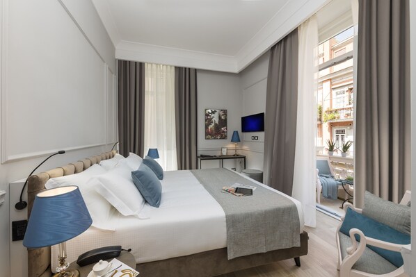 Habitación Deluxe | Ropa de cama de alta calidad y minibar 