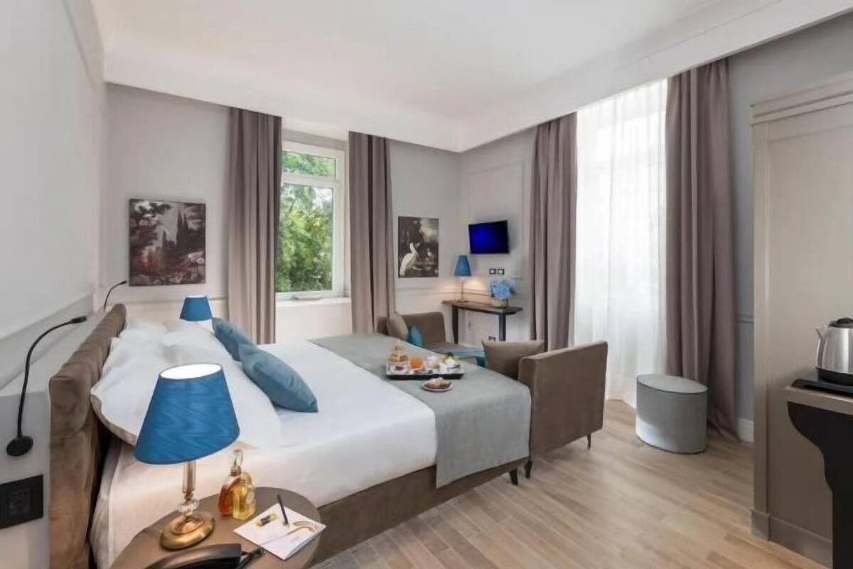 Premium bedding, minibar, in-room safe, desk