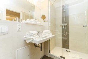 Shower, hair dryer, towels - Villa Hähle, App. 9, Germany (Heringsdorf)