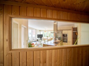 Geladeira, micro-ondas, fogão, lava-louças