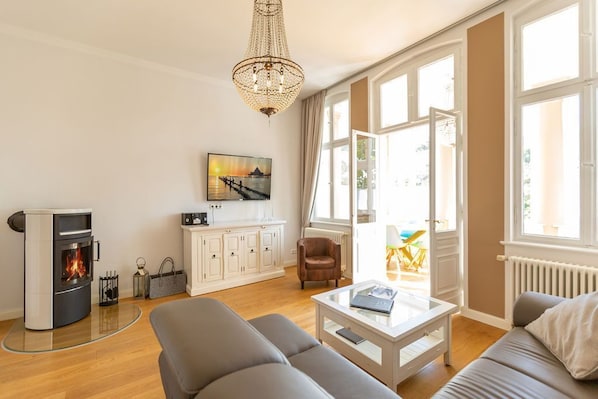 Fernseher, Kamin