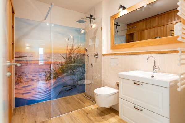 Shower, hair dryer, towels