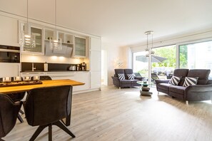 Kühlschrank, Mikrowelle, Ofen, Geschirrspüler