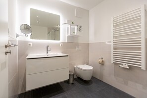 Ducha, secador de pelo, toallas