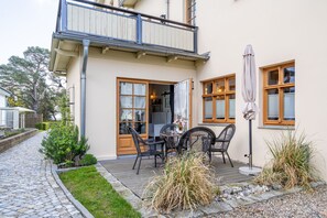 تناول الطعام بالخارج