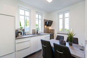 Fridge, oven, dishwasher, coffee/tea maker