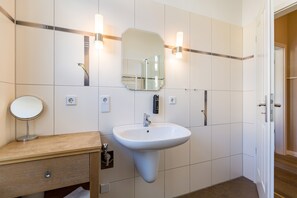 Shower, hair dryer, towels - Schloss am Meer, App. 2 (Heringsdorf)