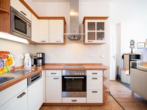 Kühlschrank, Mikrowelle, Ofen, Geschirrspüler