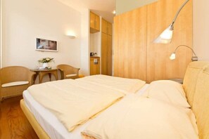 1 bedroom, in-room safe, WiFi, bed sheets