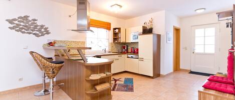 Kühlschrank, Mikrowelle, Ofen, Geschirrspüler