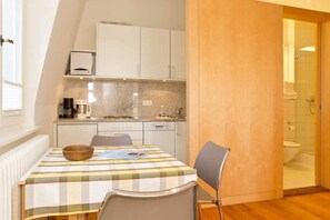 Kühlschrank, Mikrowelle, Geschirrspüler